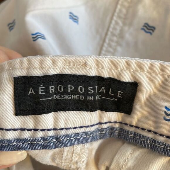 Aeropostale off white flat front cotton shorts with a wave print - Picture 6 of 8